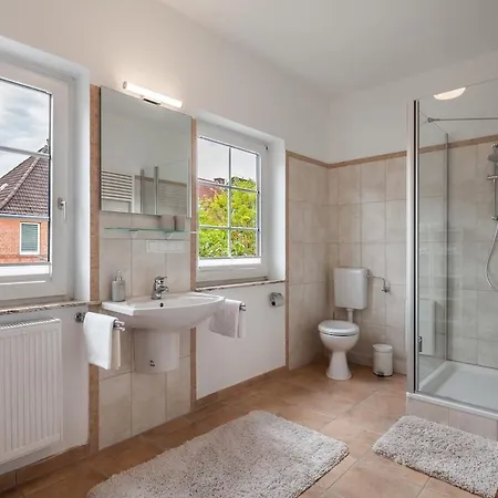 Semesterbostad Okko 14 - Cozy Townhouse With Garden Emden